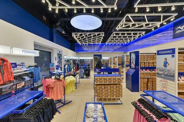 mizuno anuncia descontos de até 60% em tênis e vestuário técnico de performance