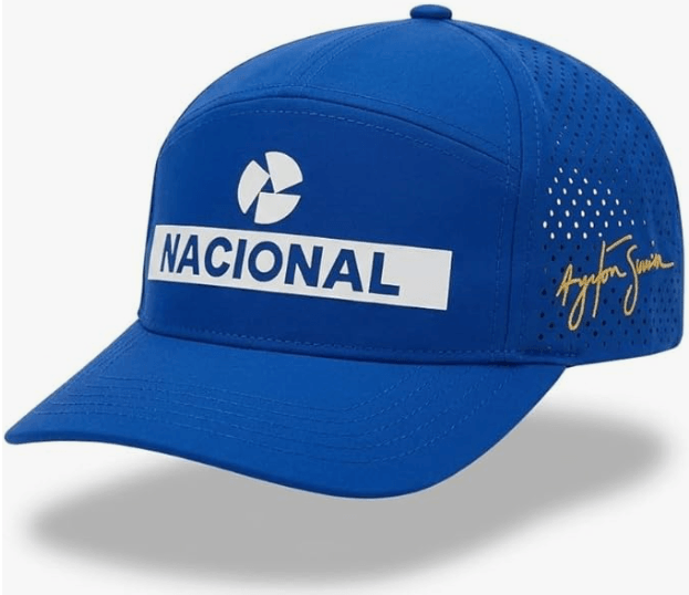 Boné Ayrton Senna F1 Nacional Performance em azul impressionante. Feito para fãs que exigem qualidade e estilo, este chapéu combina a herança clássica de corrida com conforto moderno. O tecido de desempenho respirável mantém você fresco durante momentos intensos