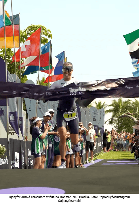 Djenyfer Arnold comemora vitória no Ironman 70.3 Brasília. Foto: Reprodução/Instagram @djenyferarnold