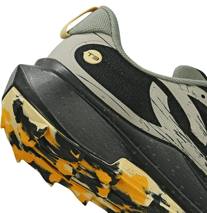 Criado para os corredores que admiram a grandiosidade da natureza e enxergam os caminhos mais difíceis como um convite para viver novas aventuras, o Corre Trilha 3 oferece o suporte que te deixa livre para se concentrar apenas na experiência ao ar livre, sem perder a confiança.