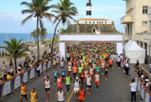 Maratona Farol a Farol 2026: a prova mais querida de Salvador conecta o farol mais antigo das Américas ao mais belo pôr do sol do Brasil — 42 km pela orla que Caymmi e Vinícius já imortalizaram