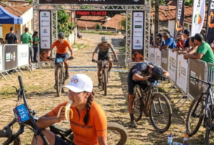 Prova de dois dias em MTB: a Etapa 2 já começa quando você cruza a linha de sábado, e o que acontece nas próximas 14 horas define tudo